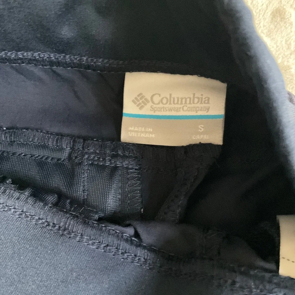 Columbia Capri Pants Womens Small Navy Blue Omni-Shade UPF 40 Hiking Outdoor